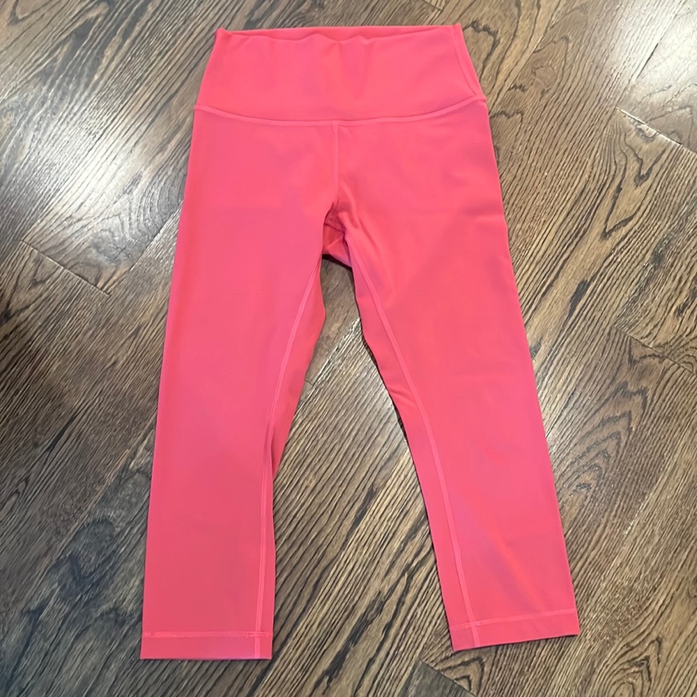 Lululemon rose pink 3/4 length cropped leggings, size 8